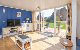 Foxes Sea Side Retreat Deluxe Chalet Is A Lovely Holiday Home Tucked Away On The Kent Coast