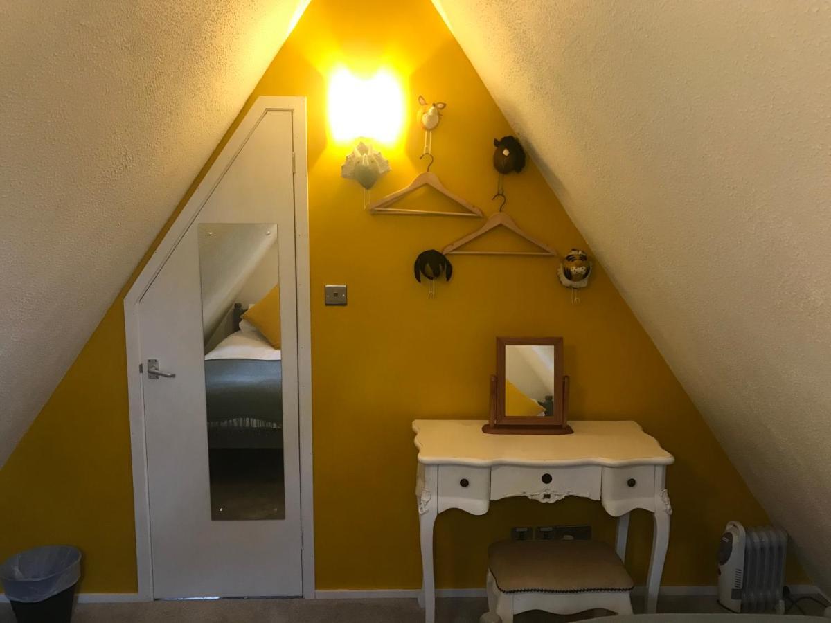 Foxes Sea Side Retreat Deluxe Chalet Is A Lovely Holiday Home Tucked Away On The Kent Coast Kingsdown  Exterior photo